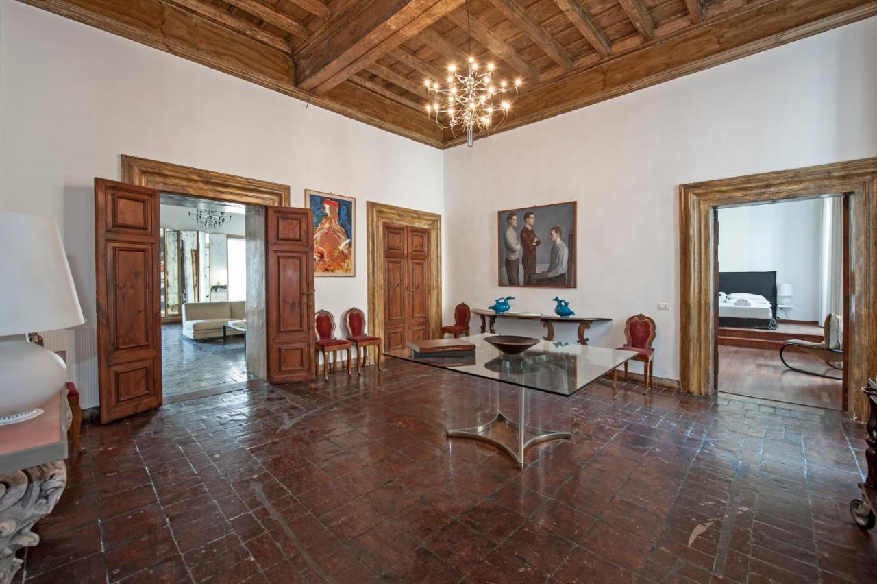 Ancient Palace In Downtown Rome Exterior photo