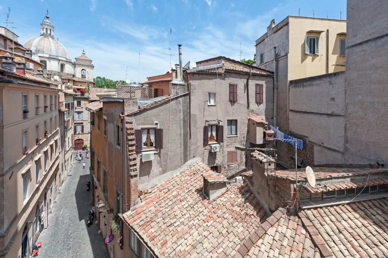 Ancient Palace In Downtown Rome Exterior photo
