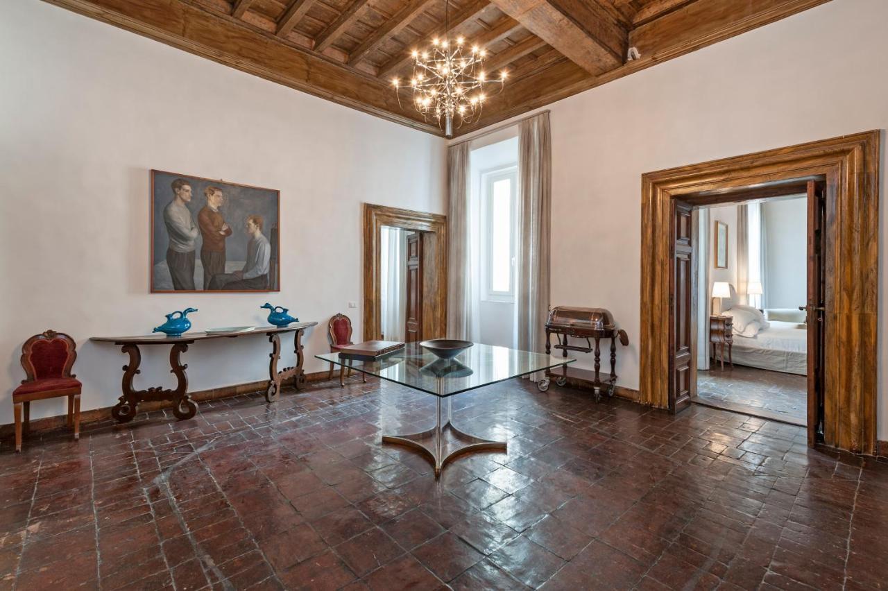 Ancient Palace In Downtown Rome Exterior photo